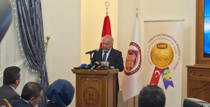 TİMBİR Yüksek İstişare Kurulu Başkanı Hacımüftüoğlu: Dijital dünyada kalıcı ve kıymetli içerikler üretmeliyiz