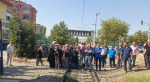 Tren yolunda mahallenin eylemi