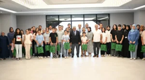 Yeşilyurt Belediyesi’nden başarılı öğrencilere ödül Yeşilyurt Belediyesi’nden başarılı öğrencilere ödül