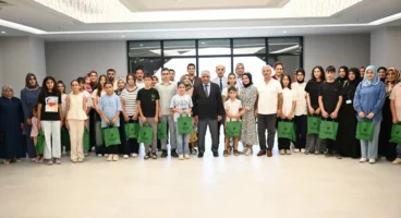Yeşilyurt Belediyesi’nden başarılı öğrencilere ödül