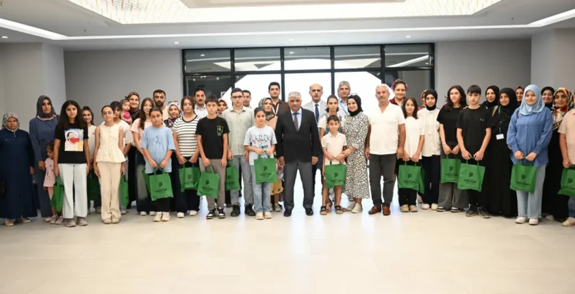 Yeşilyurt Belediyesi’nden başarılı öğrencilere ödül