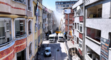 İstanbul Zeytinburnu sokakları 'yarısı bizden' ile dönüşüyor