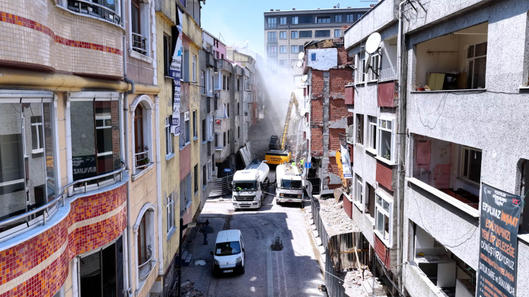 İstanbul Zeytinburnu sokakları 'yarısı bizden' ile dönüşüyor