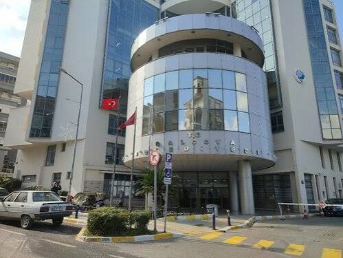 Balçova'da öğrencilere okul kıyafeti, çanta ve ayakkabı desteği