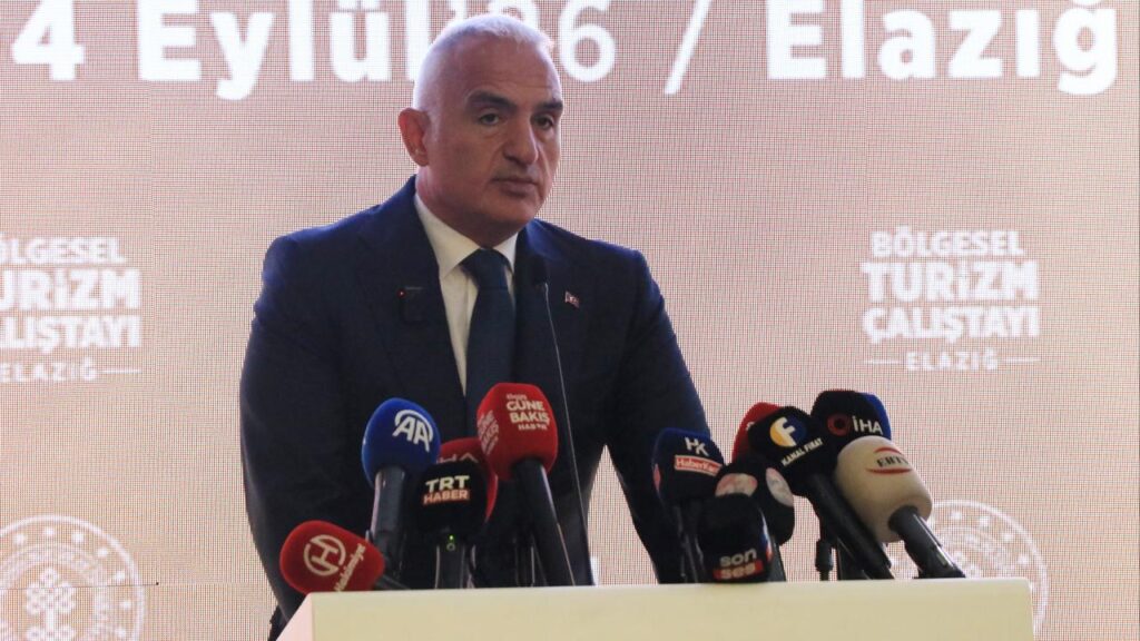 Bakan Ersoy: Turizm 81 ile ve 12 aya yayılacak