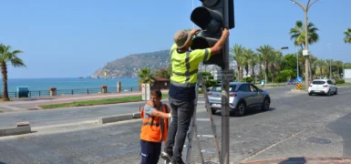 Antalya’da Okul Çevrelerinde Trafik Güvenliği İçin Bakım Çalışması Başlatıldı
