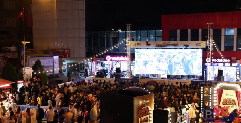 Samsun’da Açık Hava Sinema Geceleri Final Yapıyor Samsun’da Açık Hava Sinema Geceleri Final Yapıyor