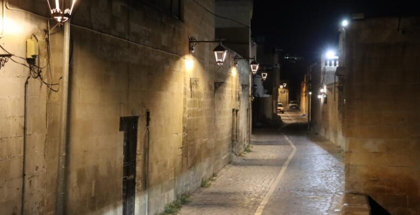 Şanlıurfa’nın Tarihi Sokakları Gece Işıklarıyla Yeniden Hayat Buldu