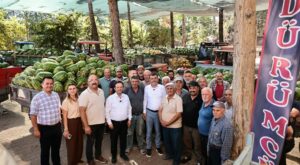 Denizli’de Üreticiden Alınan Tonlarca Karpuz İhtiyaç Sahibi Ailelere Ulaştırılıyor