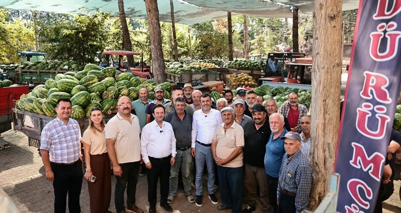 Denizli’de Üreticiden Alınan Tonlarca Karpuz İhtiyaç Sahibi Ailelere Ulaştırılıyor