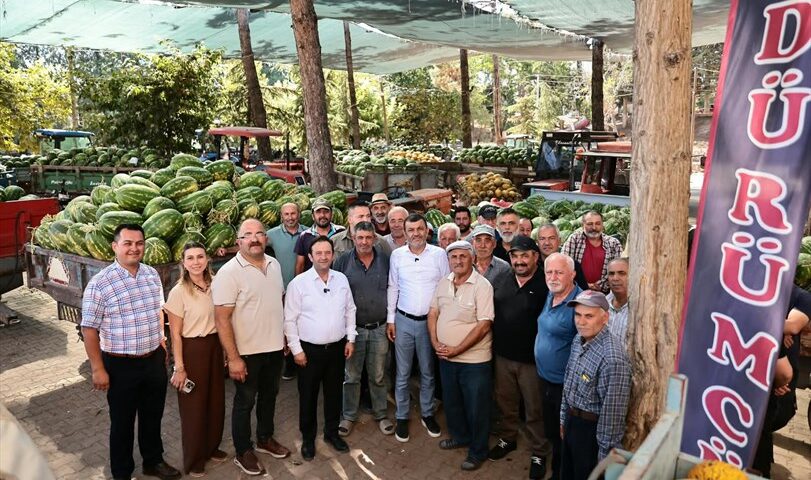 Denizli’de Üreticiden Alınan Tonlarca Karpuz İhtiyaç Sahibi Ailelere Ulaştırılıyor