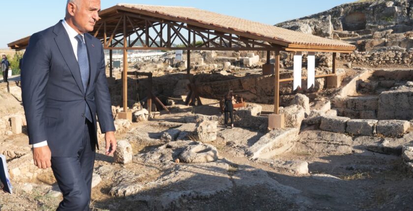 Bakan Ersoy, Adıyaman’daki kültür ve turizm çalışmalarını inceledi