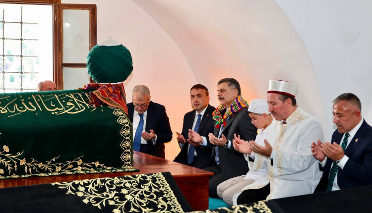 İçişleri Bakanı Mustafa Çiftçi Söğüt’te… Ertuğrul Gazi’nin türbesini ziyaret etti