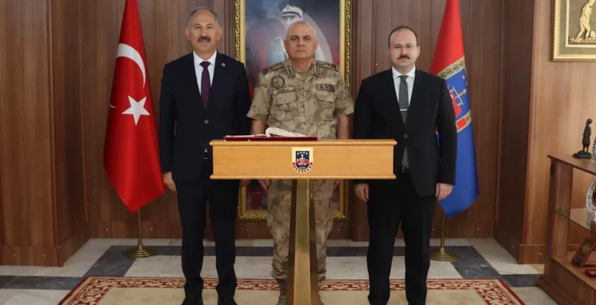 Arpaçay Kaymakamı ve Belediye Başkanından hayırlı olsun ziyareti