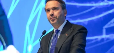 Bakan Bayraktar: Enerji dönüşümünün anahtarı elektrifikasyon