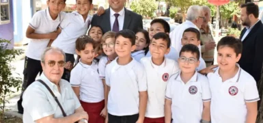 Balçova'da öğrencilere okul kıyafeti, çanta ve ayakkabı desteği