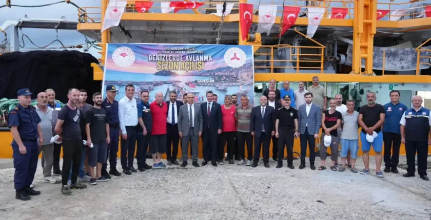 Balıkçılar Giresun Limanından vira bismillah dedi Balıkçılar Giresun Limanından vira bismillah dedi