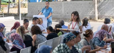 Bornova’da kadınlar bostanda buluştu