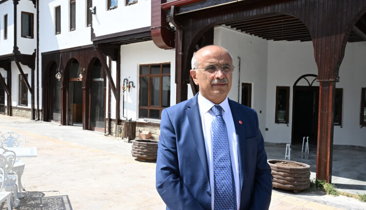 Malatya’da kerpiç evler “Bi’Mekan” olarak yeniden hayat buluyor