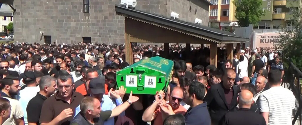 Erzurum Tortum'da trafik kazası: Üç ölü