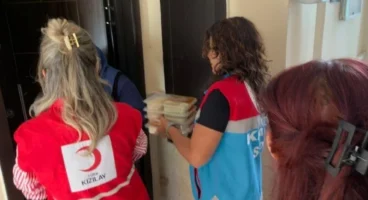 Kızılay Kars Aşevi sıcak yemek dağıtımına başladı