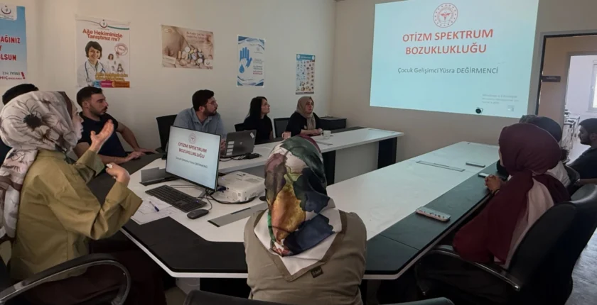 Kozluk’ta sağlık okuryazarlığını artırmaya yönelik eğitimler düzenlendi Kozluk’ta sağlık okuryazarlığını artırmaya yönelik eğitimler düzenlendi