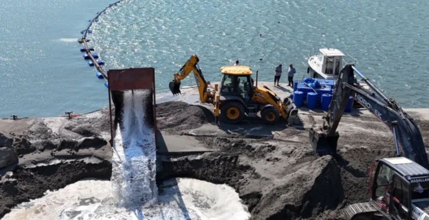 Samsun’da deniz tabanı yenileniyor, kıyılar güçleniyor Samsun’da deniz tabanı yenileniyor, kıyılar güçleniyor