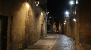 Şanlıurfa’nın tarihi sokakları geceleri ışıl ışıl Şanlıurfa’nın tarihi sokakları geceleri ışıl ışıl