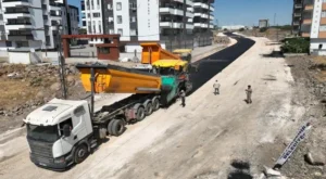 Siverek’te Ramazan Baran Bulvarı sıcak asfaltla yenilendi