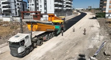 Siverek’te Ramazan Baran Bulvarı sıcak asfaltla yenilendi