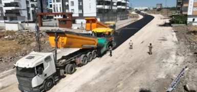 Siverek’te Ramazan Baran Bulvarı sıcak asfaltla yenilendi