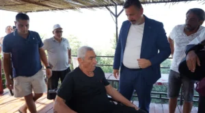 Arsuz’da ihtiyaç sahibi aileleri ziyaret