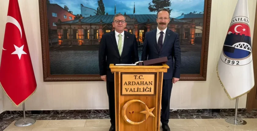 Vali Ziya Polat’tan Ardahan valisine hayırlı olsun ziyareti Vali Ziya Polat’tan Ardahan valisine hayırlı olsun ziyareti